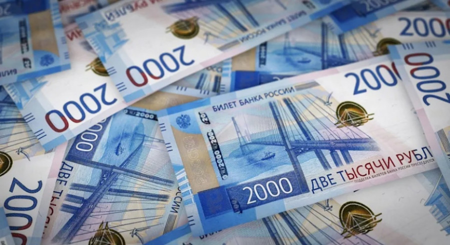 Σε χαμηλό πενταμήνου το ρούβλι έναντι δολαρίου παρά το ακριβό πετρέλαιο
