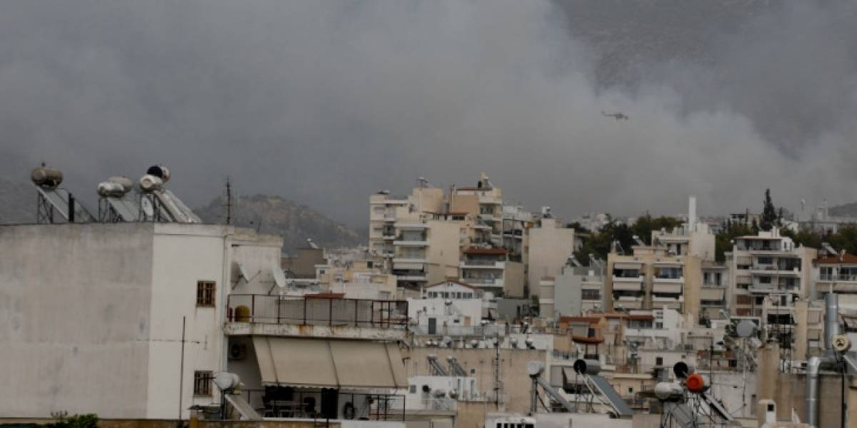 Υπό μερικό έλεγχο η φωτιά στο Βύρωνα
