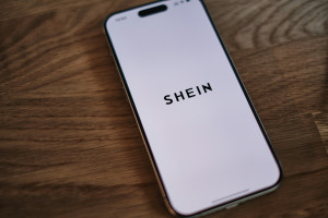Shein: Από τα $100 δισ. στα $26 δισ. η αποτίμηση – Το μεγάλο στοίχημα της IPO