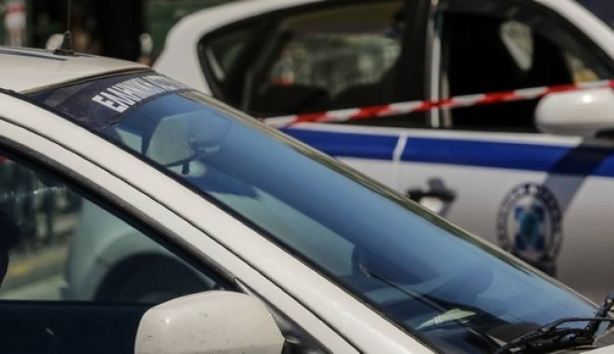 Πειραιάς: Ισχυρή έκρηξη έξω από κτίριο