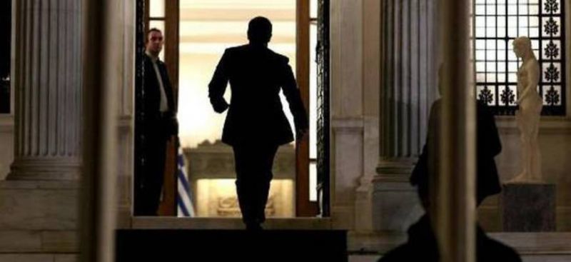 Φουντώνουν οι φήμες για δημοψήφισμα, με τα μάτια στο Eurogroup της Δευτέρας
