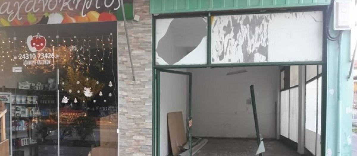 Οδηγός μπήκε με το... αυτοκίνητό του σε κατάστημα στα Τρίκαλα