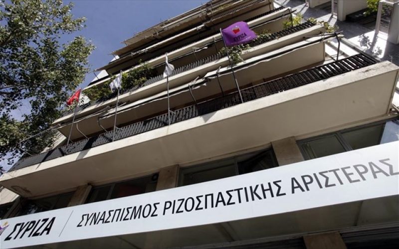 Συγκέντρωση μικροομολογιούχων έξω από τα γραφεία του ΣΥΡΙΖΑ