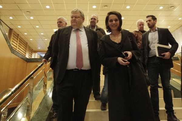 Βενιζέλος για Γιώργο: Έφυγε σαν τα ποντίκια, γύρισε χωρίς «συγγνώμη»