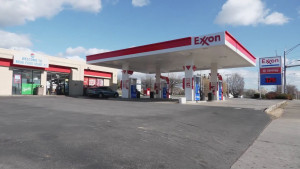 Οι τιμές της βενζίνης στις ΗΠΑ ξεπέρασαν τα 4 δολάρια για πρώτη φορά μετά το 2022