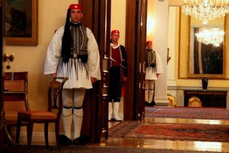 Άνοιξε ο διάλογος για την εκλογή ΠτΔ - Πρόταση 8 βουλευτών - "Έκρηξη" του ΣΥΡΙΖΑ