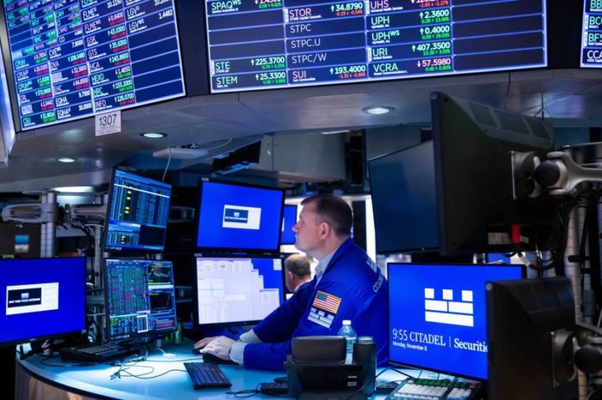Wall Street: Διορθωτικές κινήσεις μετά τα απανωτά ρεκόρ