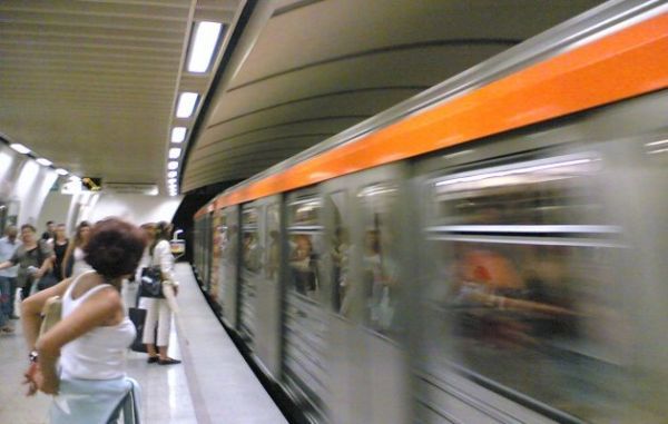 Πολυτεχνείο: Άνοιξαν οι σταθμοί του Μετρό