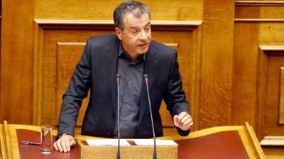 Θεοδωράκης: Τελετή αποχαιρετισμού μεγάλων ευκαιριών η συζήτηση για Συνταγματική Αναθεώρηση