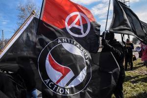 Θέλουν το κίνημα Antifa στον κατάλογο με τις τρομοκρατικές οργανώσεις!