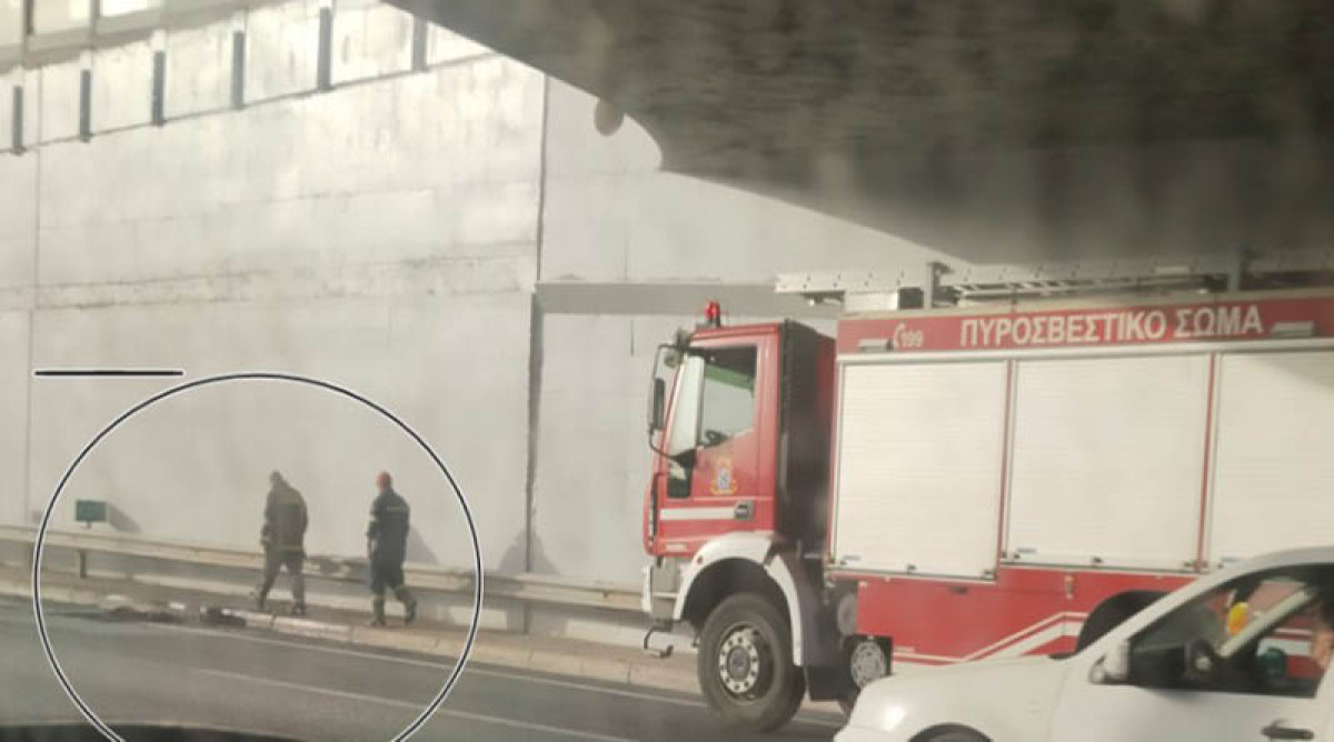 Μποτιλιάρισμα στην Αττική Οδό λόγω φωτιάς σε όχημα