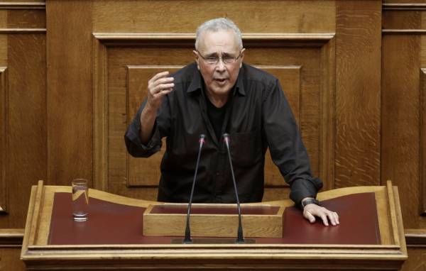 Ζουράρις: Υπερβολικές οι τιμές στους στρατιωτικούς