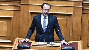 Χριστοδουλίδης στην Ελληνική Βουλή: Η επανένωση της Κύπρου είναι το κοινό μας «τάμα»