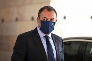 Έρχεται νομοθετική παρέμβαση για εξομοίωση στρατιωτικών με τακτικούς δικαστές