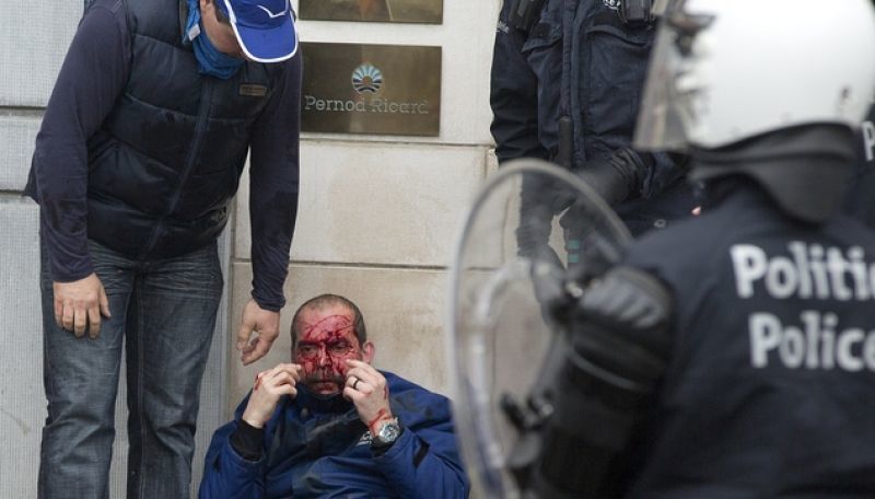 28 τραυματίες σε επεισοδιακή πανευρωπαϊκή διαδήλωση στις Βρυξέλλες