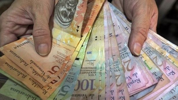 Bενεζουέλα: Υφεση 18,6% το 2016- Στο 800% ο πληθωρισμός