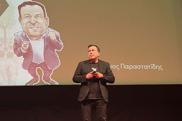 Ο «Ντέμοκρατ» του Παραστατίδη μάζεψε στο «Ολύμπιον» περισσότερο κόσμο από τον Τσίπρα
