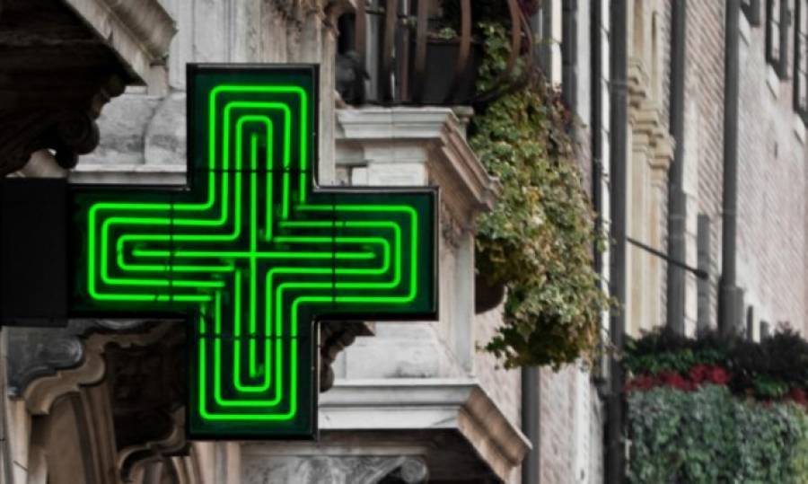 ΠΦΣ: Δεν γίνεται αλλαγή του εμβολίου Covid-19 στα φαρμακεία