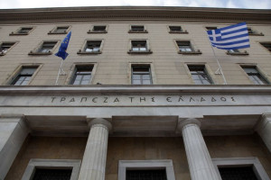 ΤτΕ: Αυξήθηκε το περιθώριο επιτοκίου μεταξύ των υφιστάμενων καταθέσεων-δανείων
