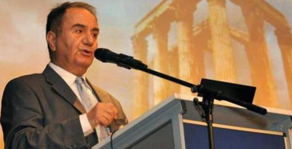 Ο πολιτικός κόσμος αποχαιρετά τον Θεόδωρο Κατσανέβα