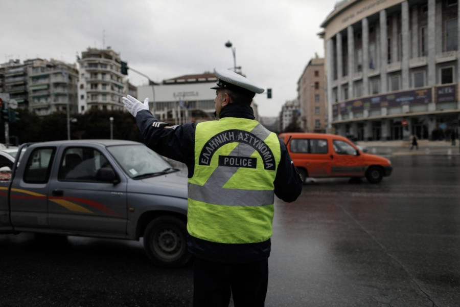 Βουλή-Νέος ΚΟΚ: Ποινικοποιούνται αλκοόλ και κινητό-Εκτός λεωφορειολωρίδων τα ταξί