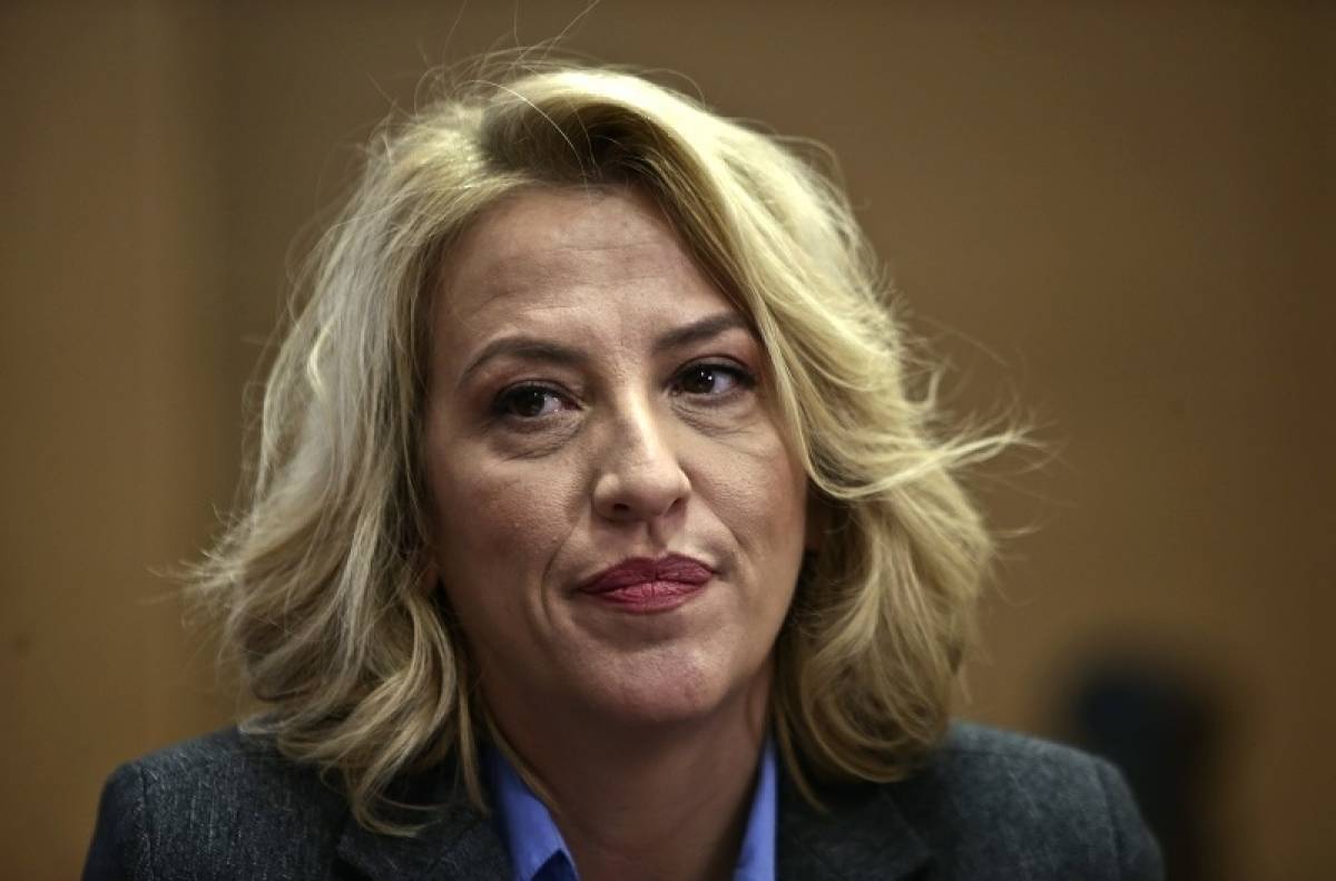 Η Δούρου απαντά για τη διαχείριση των απορριμμάτων