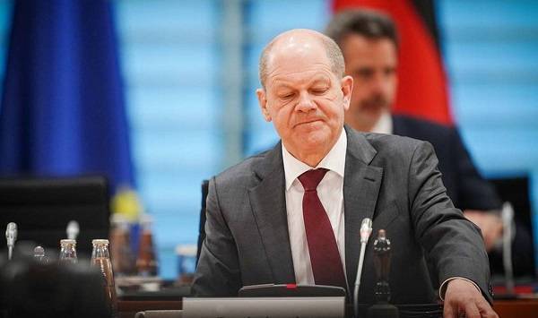 «Πληρωμένη» απάντηση Σολτς σε Πούτιν: Θα πληρωθείτε σε ευρώ