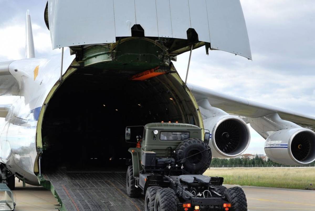Οι πρώτες φωτογραφίες από την παραλαβή των S-400 στην Τουρκία