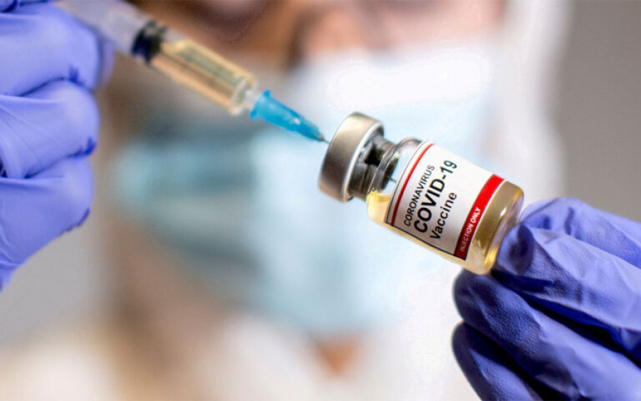 Βασιλακόπουλος: Έρχεται επικαιροποιημένο εμβόλιο κατά του κορονοϊού το φθινόπωρο