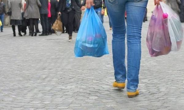 Συμμαχία 4 μεγάλων αλυσίδων κατά της πλαστικής σακούλας