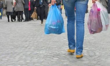 Συμμαχία 4 μεγάλων αλυσίδων κατά της πλαστικής σακούλας