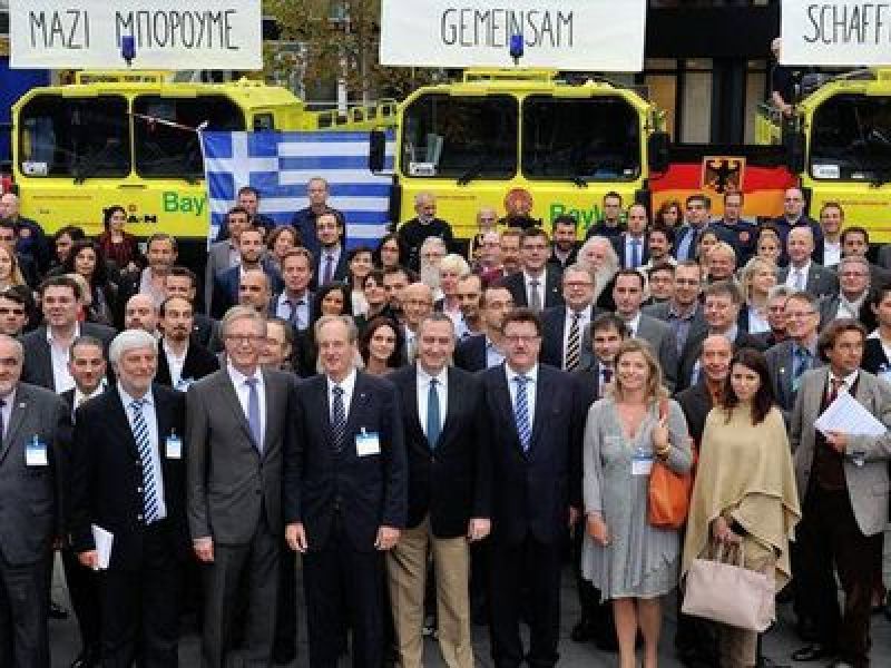 "Εθελοντές πυροσβέστες"- Άσοι στην απάτη: Σε 12 χρόνια έβαλαν στην τσέπη τους 2,5 εκατ. ευρώ εξαπατώντας δημάρχους, ιδιώτες ακόμη και τον Φούχτελ!