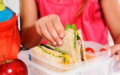 Υπ.Εργασίας: 44 εκατ. ευρώ για σχολικά γεύματα σε μαθητές πρωτοβάθμιας