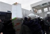 Νέες εντάσεις έξω από το Ειρηνοδικείο