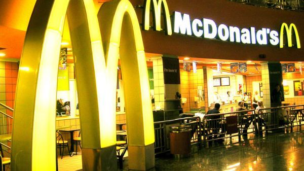 Νέο εστιατόριο McDonald’s στη Σαντορίνη