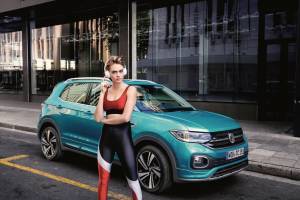 To VW T-Cross,  η Κάρα Ντελεβίν και το εντυπωσιακό λανσάρισμα