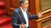 Εντείνονται οι ενδοκυβερνητικές πιέσεις - «Καρφιά» Κουκουλόπουλου για τα περί «κουρασμένων» βουλευτών