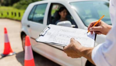 Αλλαγές σε διπλώματα και εξετάσεις οδήγησης- Στο τιμόνι οι 17άρηδες