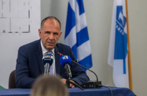 Εκτάκτως στη Ραμάλα ο Γεραπετρίτης- Επαφές με την παλαιστινιακή ηγεσία