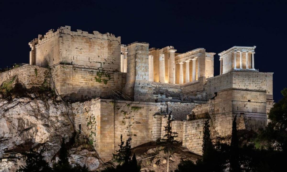 Τριπλή διεθνής διάκριση για την Ελευθερία Ντεκώ για τον νέο φωτισμό της Ακρόπολης