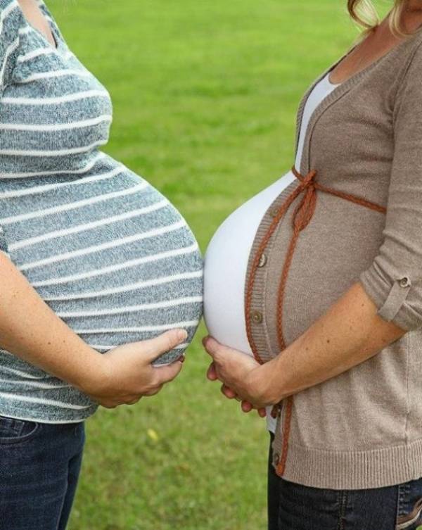 Γιατί πολλές γυναίκες μένουν έγκυες παράλληλα με μία φίλη τους;