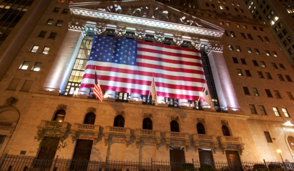 Εκτίναξη της Wall Street με ρεκόρ κερδών καθώς η λήξη του shutdown πλησιάζει