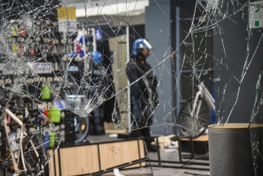 Ιταλία: 32 νέες συλλήψεις, εκατοντάδες προσαγωγές και νέες διαδηλώσεις στον ορίζοντα - Το μήνυμα Μελόνι