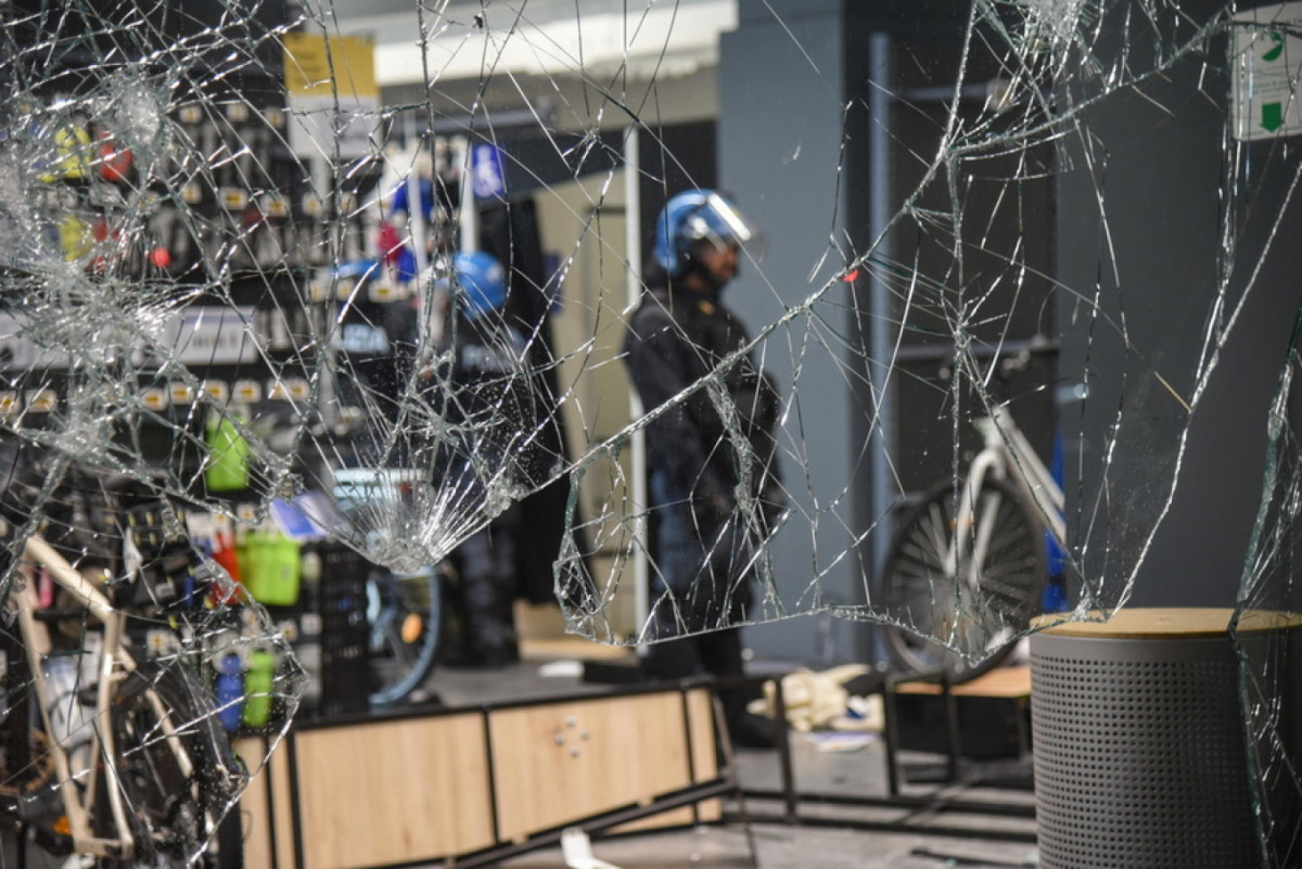 Ιταλία: 32 νέες συλλήψεις, εκατοντάδες προσαγωγές και νέες διαδηλώσεις στον ορίζοντα - Το μήνυμα Μελόνι