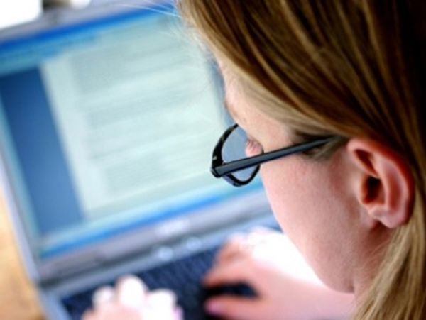 Πως χρησιμοποιούν οι Έλληνες ηλεκτρονικούς υπολογιστές και διαδίκτυο