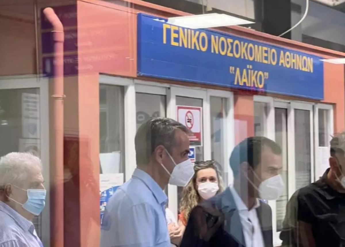 Μητσοτάκης: Επίσκεψη στο Λαϊκό Νοσοκομείο, την ώρα των ομιλιών Σαμαρά-Καραμανλή