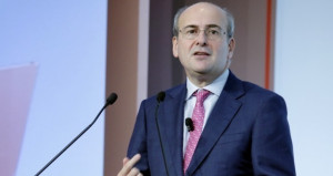 Χατζηδάκης: Συνεχίζουμε για περισσότερες δουλειές και καλύτερους μισθούς