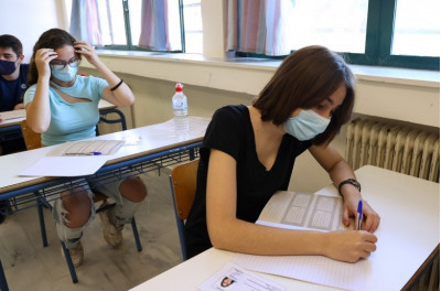 Πανελλαδικές: Με μάσκες και αποστάσεις οι εξετάσεις- Το υγειονομικό πρωτόκολλο