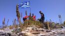 Τι έγινε τελικά με την σημαία; Και πού είναι πάλι ο Καμμένος;