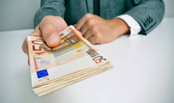 Επίδομα 800€ και 600€: Οδηγός...«επιβίωσης» για πληρωμές και τρόπο υποβολής